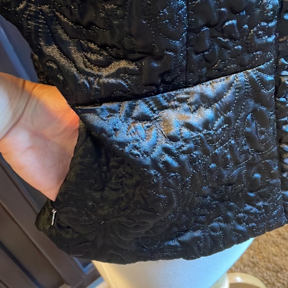 WHBM Thin Quilted Outer Vest Black - Picture 5 of 10